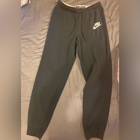 Black Nike sweatpants. Size medium - Picture 2 of 3